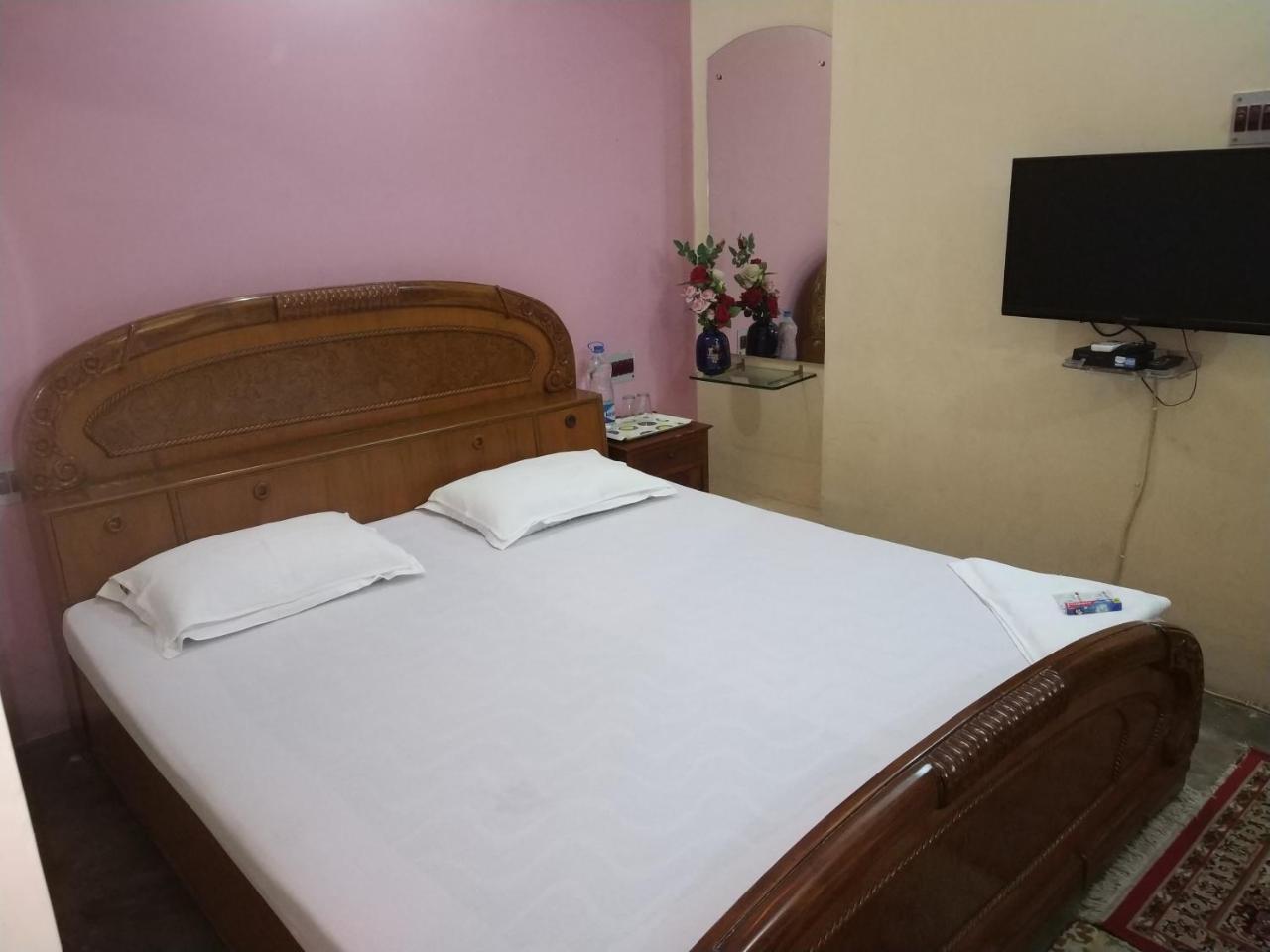 Royal Paying Guest Hotel โกลกาตา ภายนอก รูปภาพ