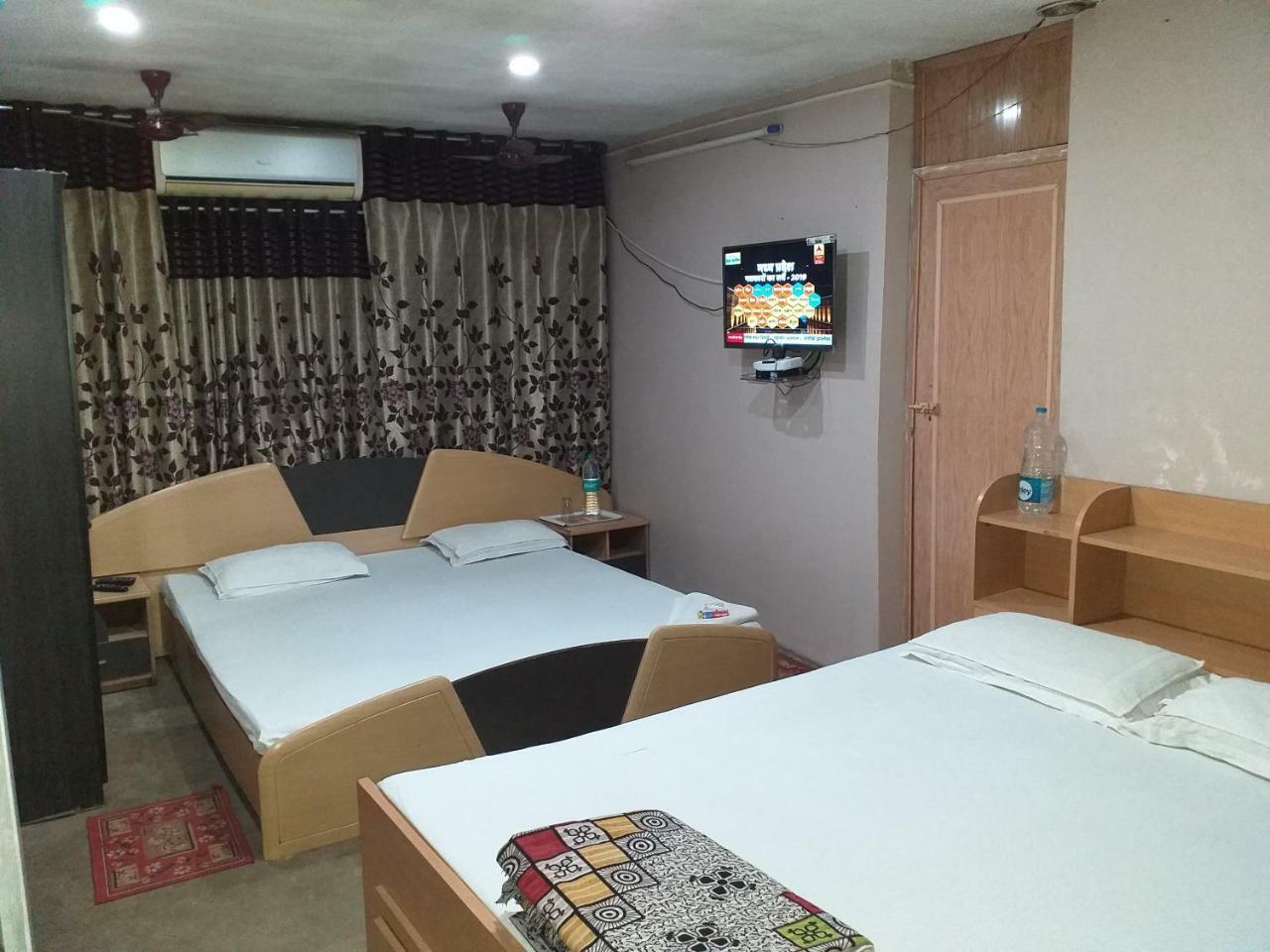 Royal Paying Guest Hotel โกลกาตา ภายนอก รูปภาพ