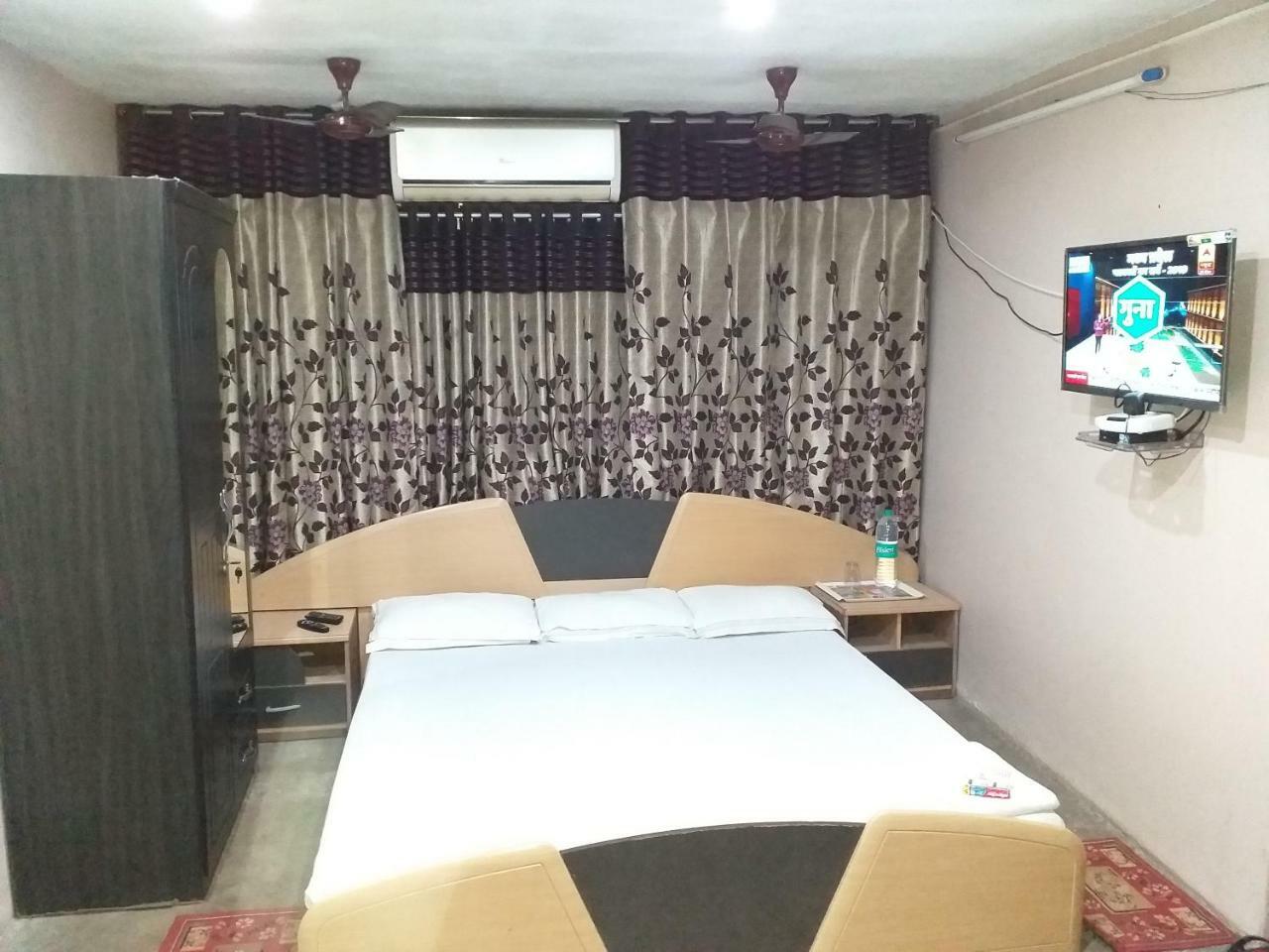 Royal Paying Guest Hotel โกลกาตา ภายนอก รูปภาพ