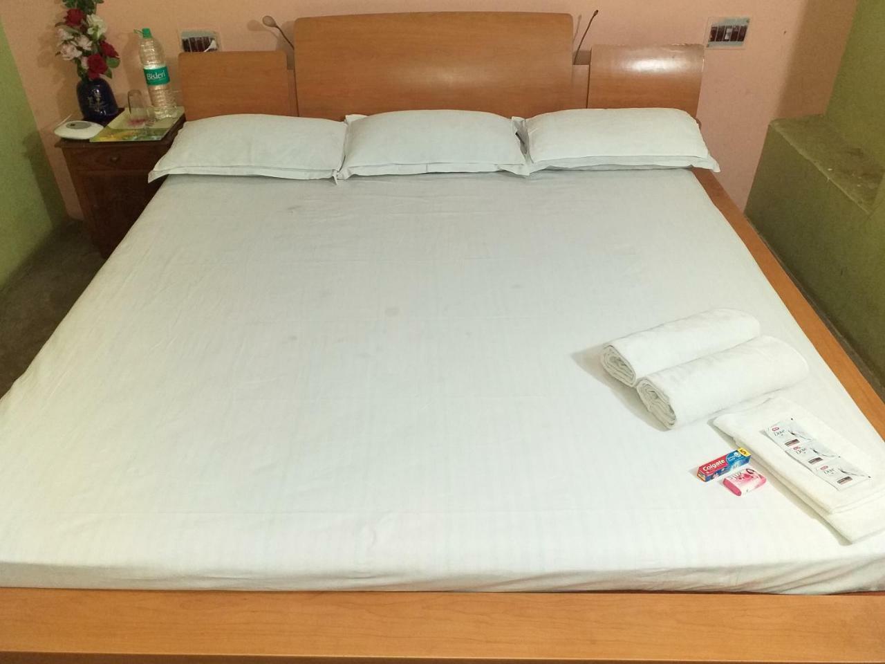 Royal Paying Guest Hotel โกลกาตา ภายนอก รูปภาพ