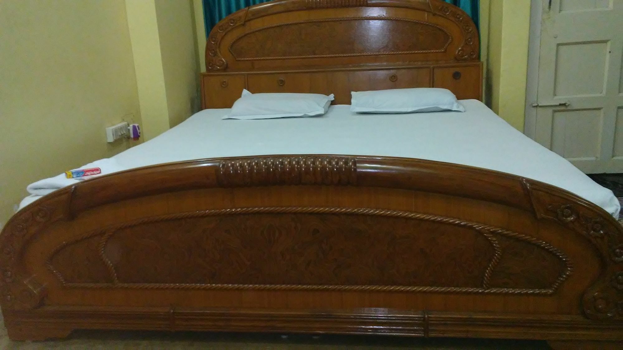 Royal Paying Guest Hotel โกลกาตา ภายนอก รูปภาพ